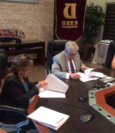 Dra. Tania Mori Lucero, Directora Ejecutiva del INSPI, Dr. Joaquín Hernández Alvarado, Rector de la UEES, suscriben Convenio de participación Conjunta.