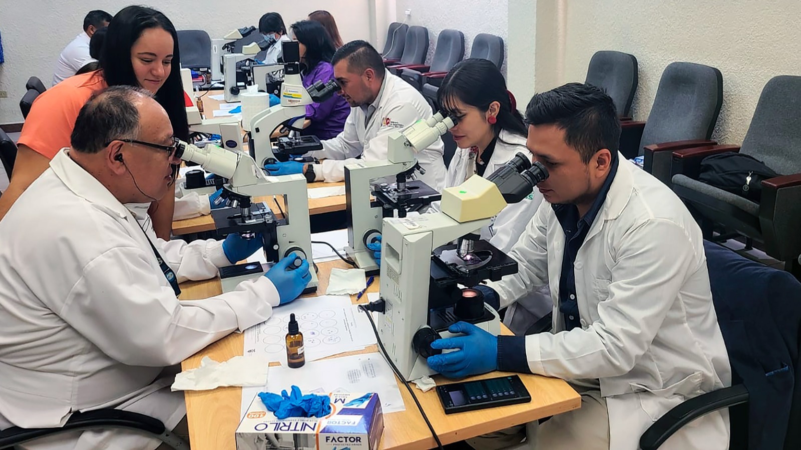 INSPI capacita a profesionales de Unidades de Salud y Hospitales de la Coordinación Zonal 9 en Diagnóstico Microscópico de Leishmaniasis Tegumentaria
