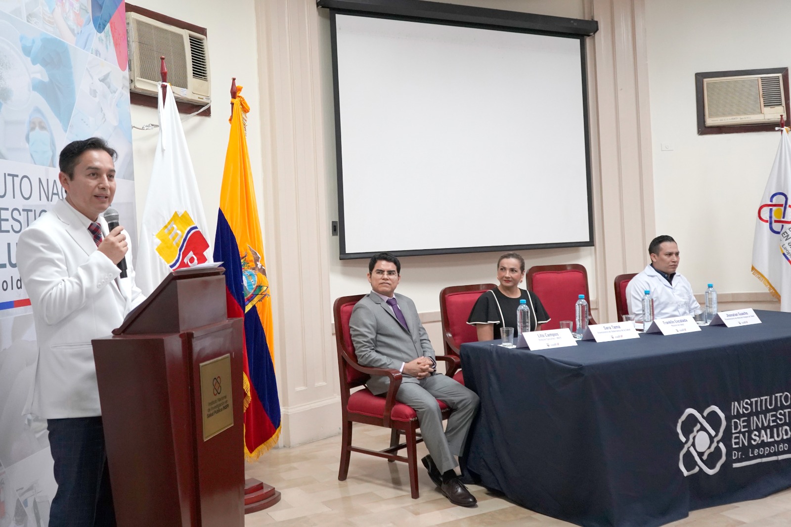 Ministro de Salud posesionó al nuevo Director Ejecutivo del INSPI